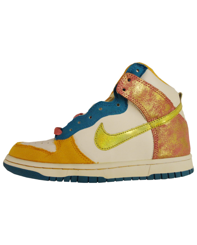 Gold nike hot sale sky hi dunks